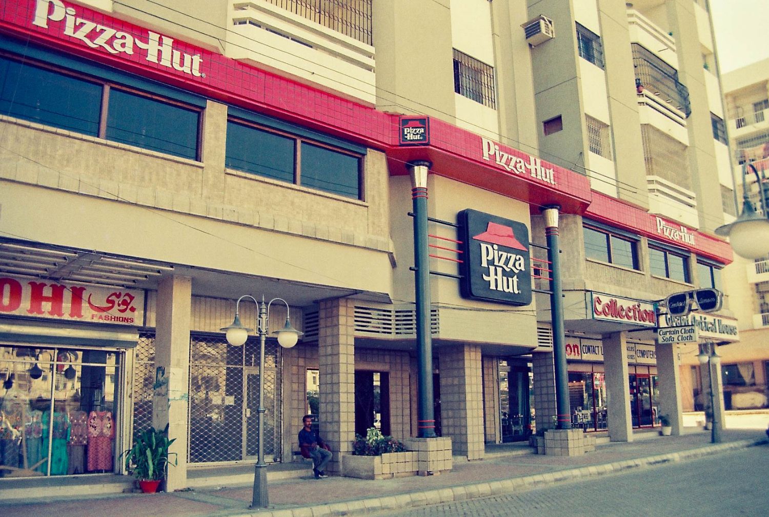 Pizza Hut-Shaheed E Millat PH-01